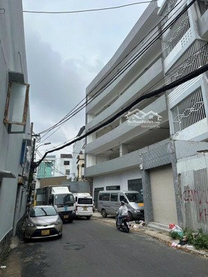 nhà mới leengkeeng xách valy vào ở ngay