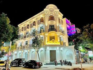 víp __ mặt tiền đường yên thế khu sân bay tân bình dt: 8 x 20m 7 lầu hđ thuê 150 triệu