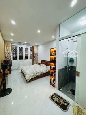 mặt phố quan nhân 27m 5 tầng 8 tỷ kinh doanh đa dạng , ở sướng