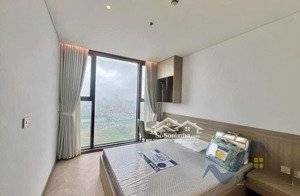 chính chủ bán căn góc tòa a sky park. 127,8m2 3pn 2vs tầng 26 sẵn sổ, lot xe. lh: 