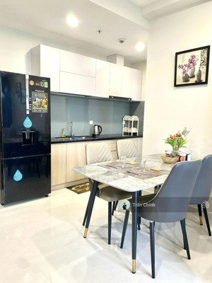 cần bán gấp căn 1pn -52m2 nhà mới hoàn thiện full nội thất mới toanh. đang cho thuê ngắn hạn.