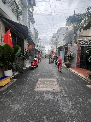 gấp bán nhà 3 tầng, 84m2, hẻm nhựa 6m, thoại ngọc hầu, ngay bigc, chỉ 8.99 tỷ tl