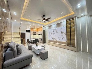nhà hiếm xuân đỉnh , 36m2 nhỉnh 8 tỷ , ngõ thông, gần ô tô , lô góc , thang máy , sát cv hoà bình