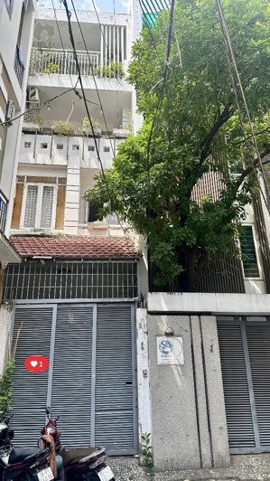 chủ bán gấp hạ giá hơn 4 tỷ - 85m2 ô tô ngủ nhà đường 10m thông thoáng - sổ đẹp không lộ giới .