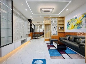 nhà đẹp ngang 6m gần chợ thạnh xuân thiết kế hiện đại