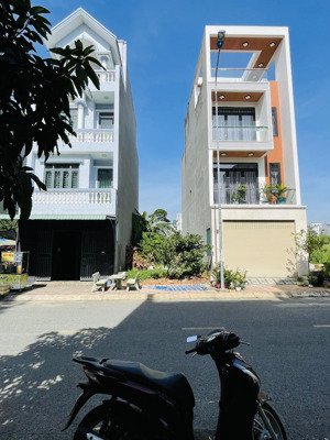 đất rẻ hơn thị trường 300tr ngay làng đại học quôc gia tphcm