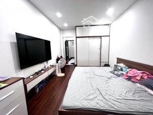 nhà đẹp đường láng ở ngay, dân xây ở, có lộc, 3 ngủ rộng, thông tứ tung 30m2 giá 7.4 tỷ