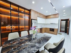 anh trai gửi bán nhà xuân thuỷ cầu giấy, cách 10m là oto, 6 tầng thang máy