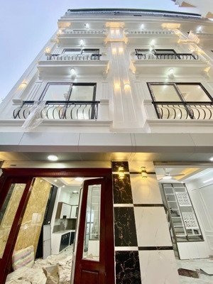 nhà 5 tầng 35m2 xây mới , tại yên nghĩa giá 6,2 tỷ oto sát nhà ngay kđt đô nghĩa , đh phenika , vđ4