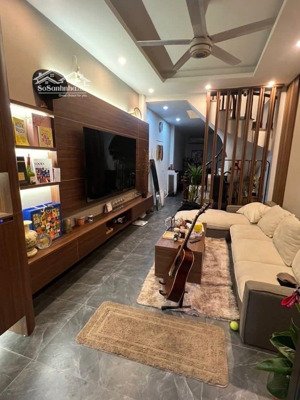 phân lô võ chí công, 36m2 hơn 8 tỷ, dân xây chắc chắn, nội thất vip, ngõ thông, ô tô đỗ cửa, hiếm