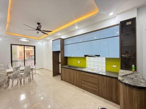 bán gấp siêu phẩm phố hoàng quốc việt, kinh doanh, oto tránh, 60m2, 6 tầng, 5,1m mt, gía 26,5 tỷ