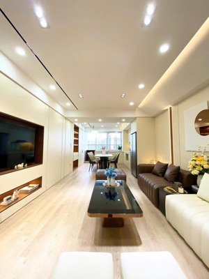 bán căn hộ chung cư tại trung hòa nhân chính, 10,9 tỷ, 130m2, 3pn toà 34t nhà đẹp view thoáng