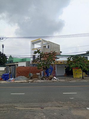 chính chủ gởi bán nhà mặt tiền, đang xây sắp hoàn thiện mới 100%, phường tân đông hiệp - tp, dĩ an