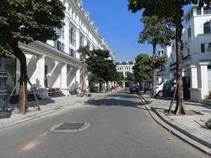 lk louis - kđt louis hoàng mai dt: 100m nhà 5 tang
mt: 5m
33 tỷ hoàng mai khu đô thị louis hoàng