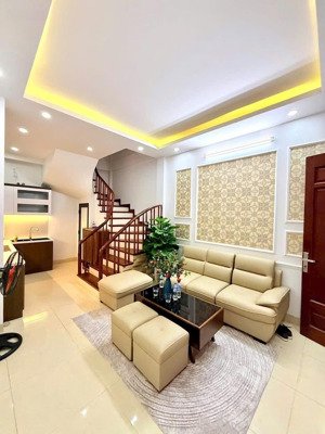 hiếm có ! phố tây sơn, nhà đẹp, sát oto tránh, cạnh hồ điều hoà , ngõ thông , ở ngay 36m*2 5 t