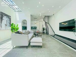 Bán nhà Võng Thị 60m2 nhà đẹp ô tô vào nhà kinh doanh tốt thang máy 23.5 tỷ