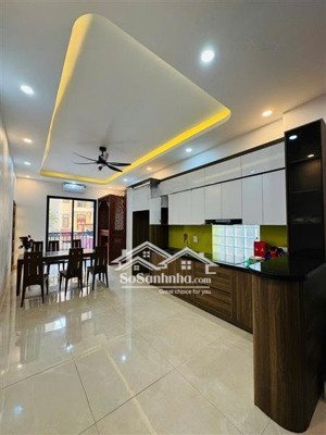 nhà mới 6 tầng thang máy, 2 mặt thoáng, chủ thành đạt, thiện chí bán.phù hợp gia đình trẻ