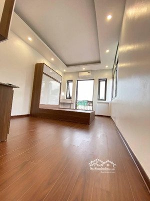 bán nhà chính chủ 35m2 phố tam trinh. nhà 5 tầng dân tự xây. cách 1 nhà ra ngõ ô tô tránh. 7 tỷ hơn