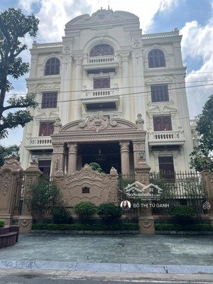 bán gấp biệt thự quận hà đông_ biệt thự hà đông 320m2 _ đường 16m_ giá 135 triệu/m2_ lh 