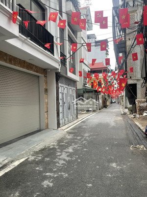 bán nhà nguyễn văn cừ 45m2, mặt ngõ thông ô tô , dân xây nhỉnh 11 tỷ