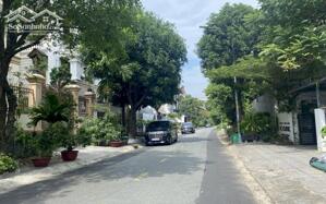 Biệt thự đẹp, hồ bơi sân vườn, MT liền kề công viên Cao Đức Lân. DT 10.3x20m