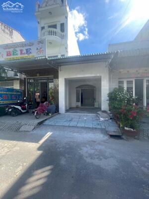 Nhà mặt tiền cổng sau CTY pouchen 3 tỷ/76m2