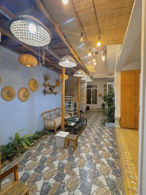 cho thuê homestay khu phố tây nha trang ở hoặc kinh doanh đều được . 15tr/tháng . lhe 