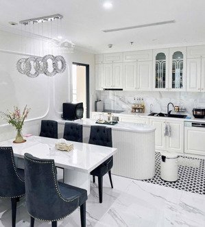 em bán căn 3 phòng ngủ 108m2 n01t5 view hồ tây lộng gió mát mẻ . lh /zalo