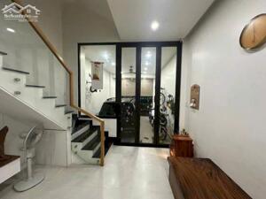 Bán nhà HXH Phú Nhuận, liền kề Lê Văn Sỹ, 4 Tầng, 49m2, dòng tiền 300tr/năm, 10.85 Tỷ