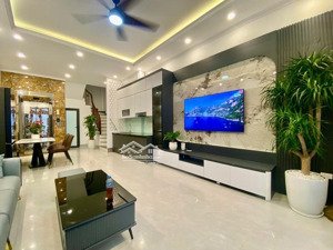 dân xây kiên cố ôtô vào nhà trung tâm long biên ngõ thông gần phố