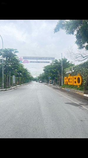 bán nhà mặt phố đi bộ trịnh công sơn 118m x 3 tầng - 83 tỷ - lô góc - vỉa hè rộng view hồ tây