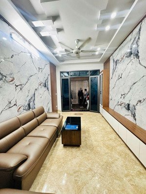 siêu phẩm xuân đỉnh, dt 30,5m,mt 3,35m 5 tầng, cách ô tô 5m, sổ đỏ chính chủ,8,8 tỷ.