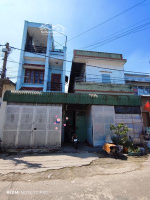 bán nhà 200m 1 căn nhà 5x 20 3 tầng và dảy trọ 5 x 20 2 tầng có 14 phòng cho thuê.giá 12 tỷ bớt lộc