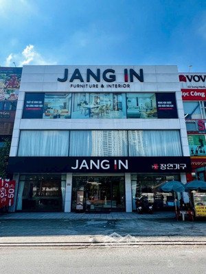 150 về 135 tỷ. nhà 3 tầng mt hai bà trưng. 8.5x26m. hđt 450tr.