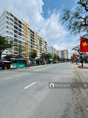 siêu phẩm chdv 4 tầng - mặt tiền man thiện thông 2 đầu lê văn việt - dòng tiền gần 900tr/năm