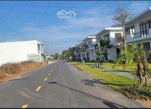 thiếu tiền bán gấp lô 100m2 - 1tỷ8. ngay trục đường lê duẩn. gần chợ, vincom, kcn.dân đông. sổ sẵn.