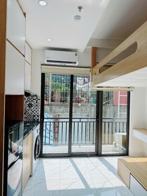 bán toà ccmn phố kim mã. dt51m2x7t. mặt tiền 10m. 2 thoáng,11p dòng tiền 60tr/tháng. 50m ra phố.