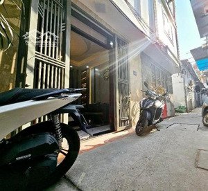 bán nhà đẹp vĩnh hưng hoàng mai full nội thất
dt: 33m_5 tầng hiện đại _3 phòng ngủ rộng rãi.