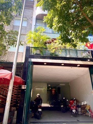 bán nhà phân lô trần quốc hoàn, ô tô tránh, thang máy, gara, ngõ thông, kinh doanh, ở ngay, 60m2x6t