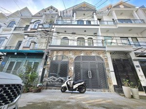 nhà đường ô tô né nhau mặt tiền 6m hoàng tráng sạch sẽ ở được ngay