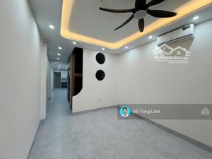 bán 69m2 nhà 4 tầng, thang máy, 5pn sát chợ diêm gỗ, việt hưng. chỗ đỗ xe miễn phí cách nhà 30m