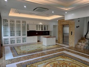 bán tòa nhà văn phòng phong cách châu âu mặt phố mậu lương, kiến hưng, hà đông