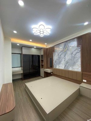 vĩnh hưng, diện tích 34m2_ giá 6,2 tỷ nhà đẹp dân xây kiên cố, thiết kế 5 tầng an ninh đảm