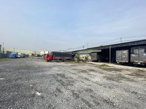 chính chủ cho thuê bãi/ mặt bằng 200m tại thanh trì phù hợp tập kết vật tư, máy móc, bãi đá xẻ