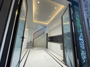 hoa hậu củalàng triều khúc, nhà mới 22m 5 tầng nội thất 5 sao, 2 thoáng trước sau. oto ngủ sau nhà