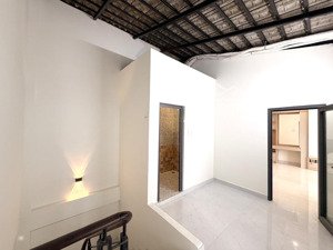 chdv 4 tầng, (8.3x6.1m), gần phạm văn đồng, bình thạnh, ,nhỉnh 8 tỷ. dòng tiền 35tr/tháng.