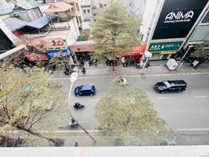 Bán nhà mặt phố Khâm Thiên 30m giá 15.3 tỷ kinh doanh đỉnh vỉa hè rộng sổ đỏ đẹp nở hậu .