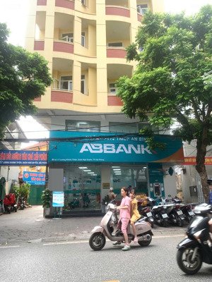 cho thuê nhà mt: 10m dt: 170m2 phố lương khánh thiện vỉa hè rộng.