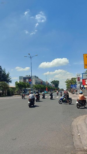 mặt tiền đường 2 lê văn việt gần chợ hiệp phú dt 166m2 có 7pn tiện ở, kinh doanh chỉ 9.7 tỷ