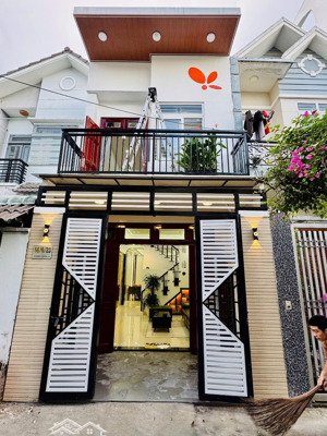 nhà 1 trệt 1 lầu đường tx25 ngay gần chợ thạnh xuân